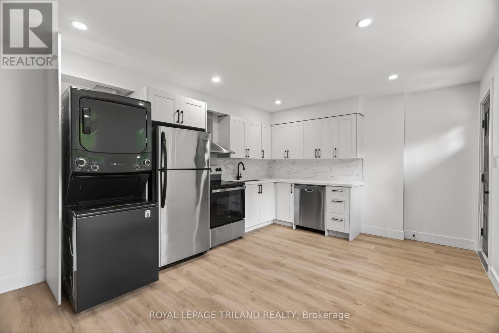 3 - 1015 EAGLE DRIVE