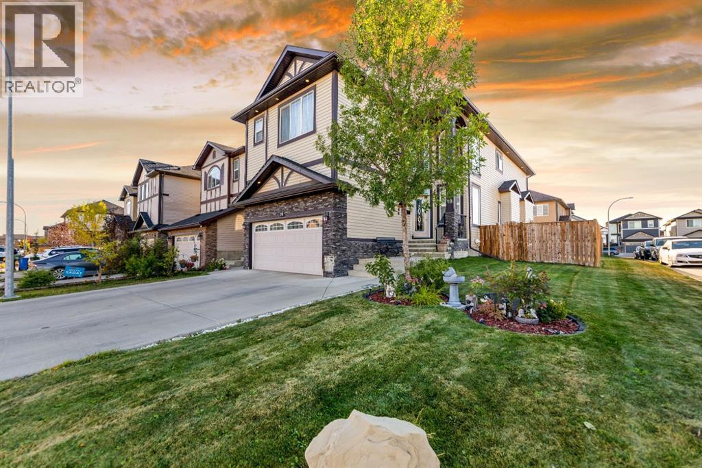 19 SADDLELAKE View NE