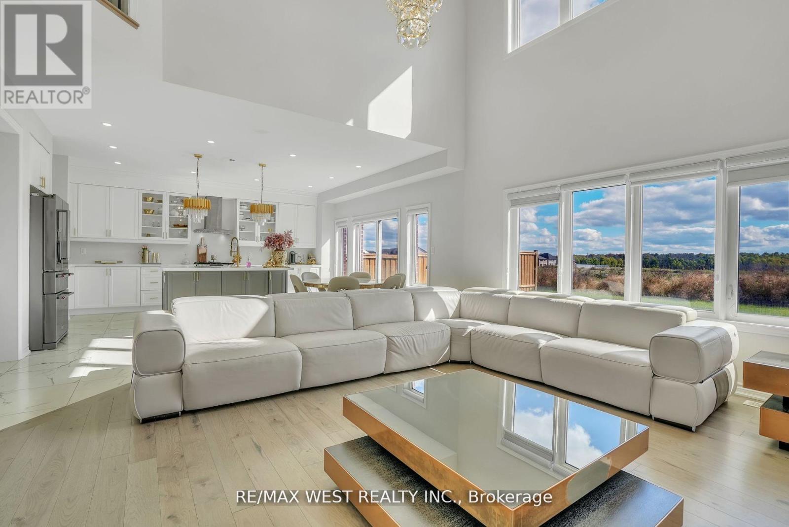 1221 CORBY WAY