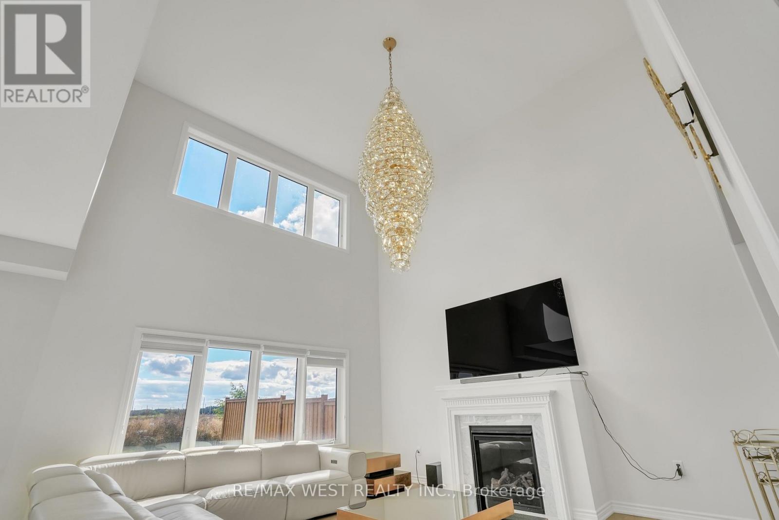 1221 CORBY WAY