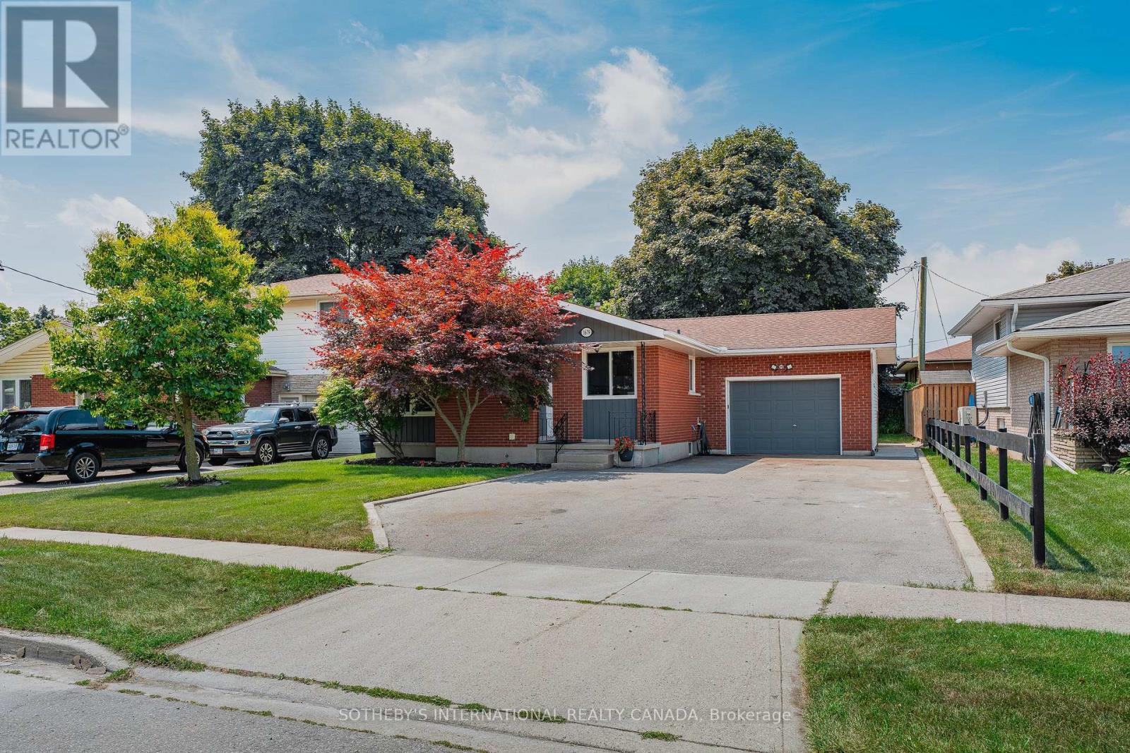 1679 HOLLEY CRESCENT