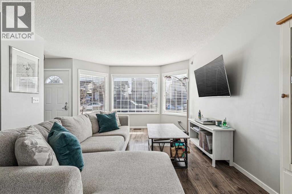 27 Rivercrest Way SE