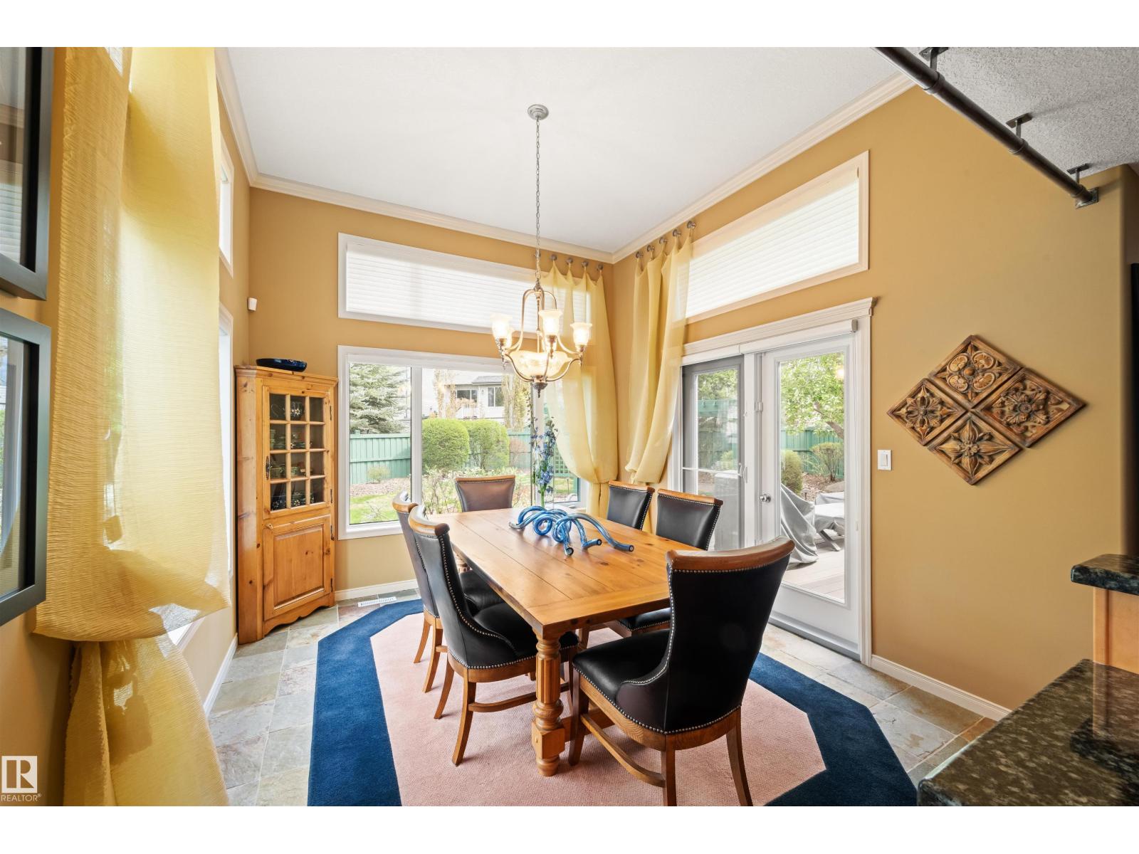 527 HUNTERS GR NW