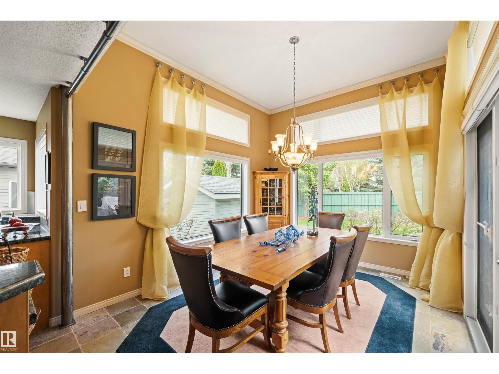 527 HUNTERS GR NW