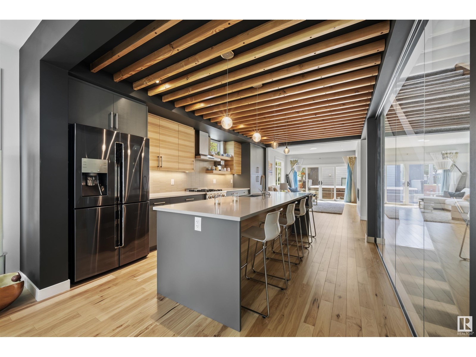 9803 74 AV NW