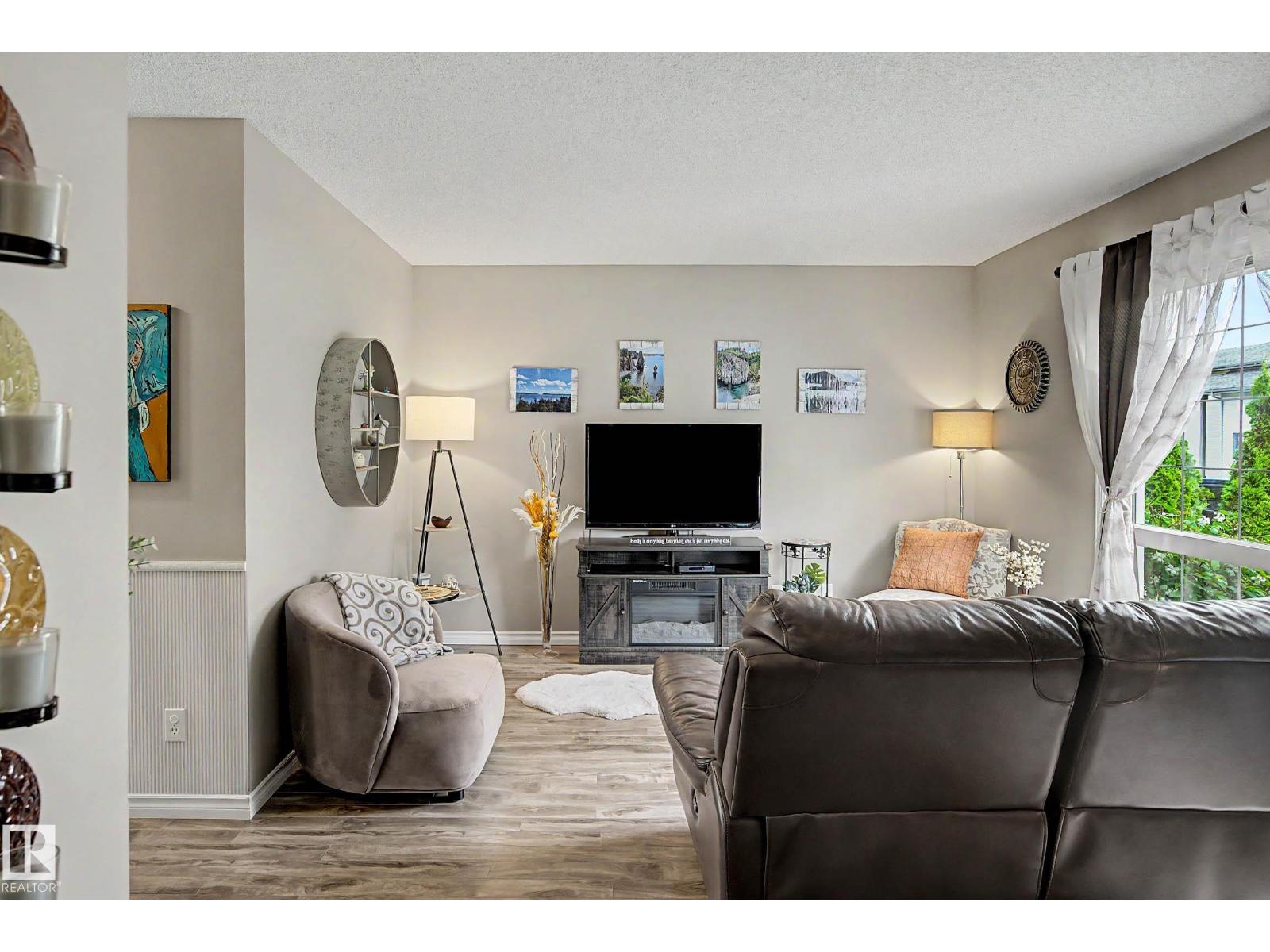 16114 43 ST NW