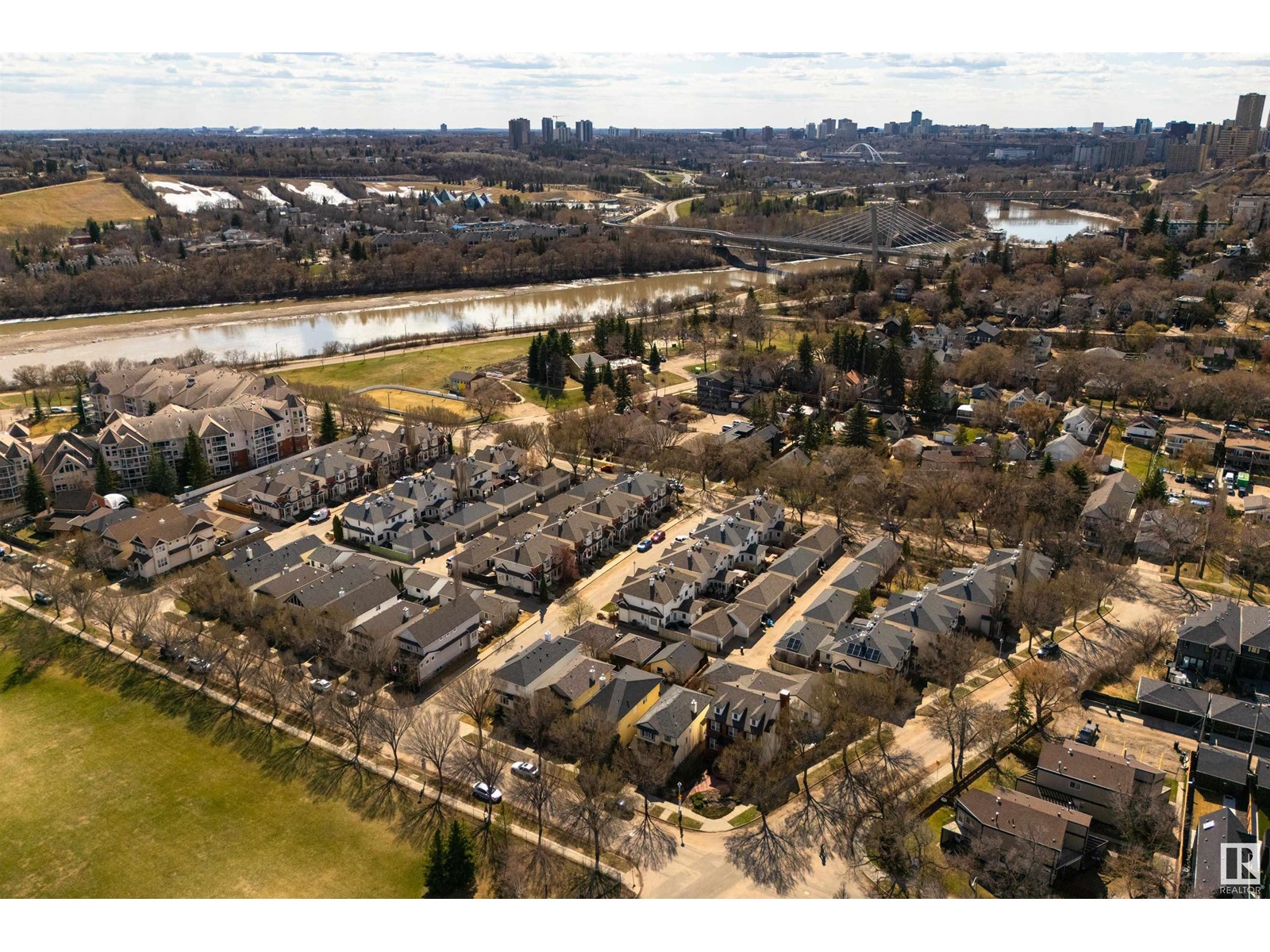 10072 90 ST NW