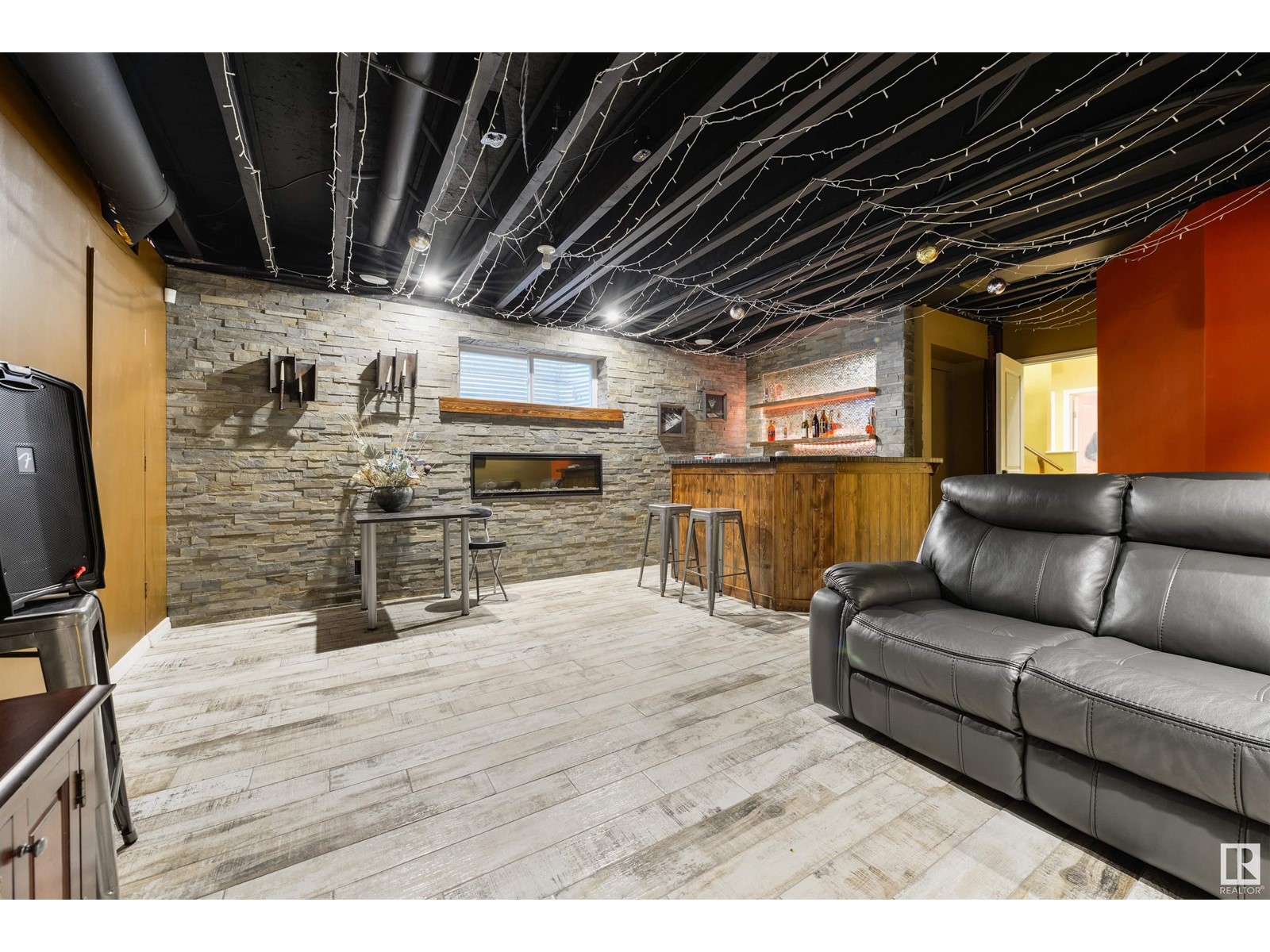 10072 90 ST NW