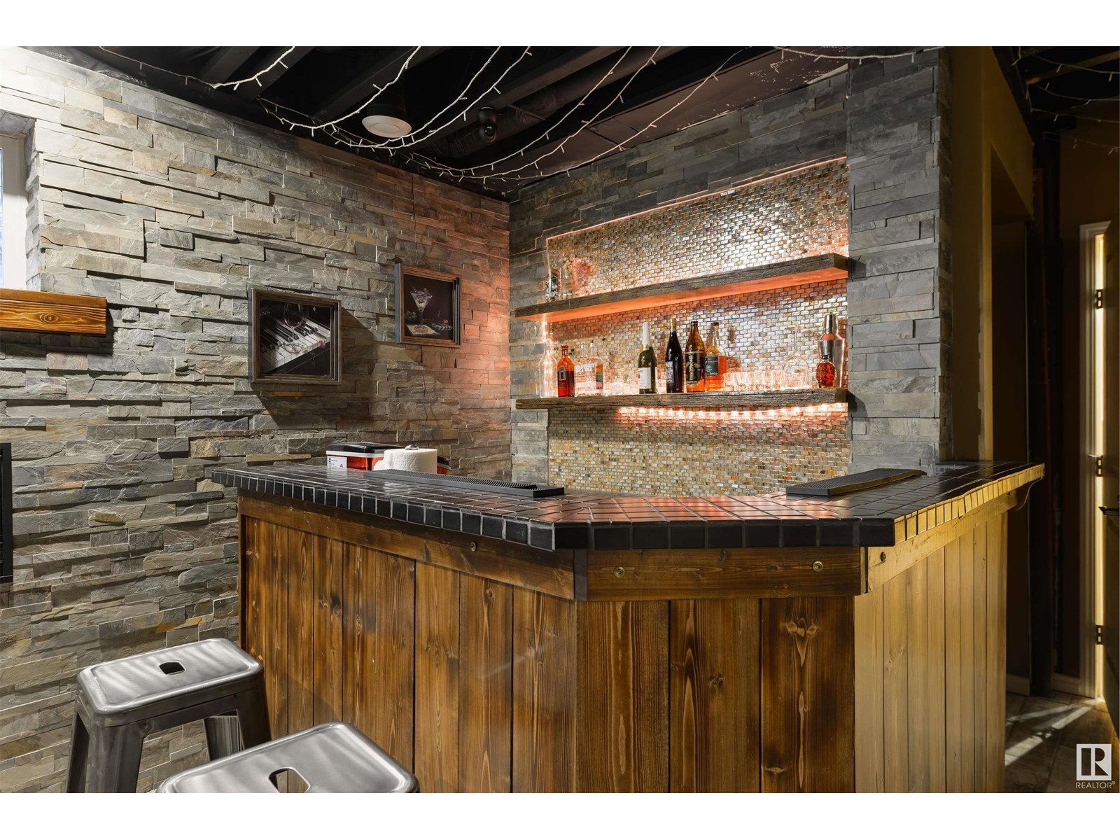 10072 90 ST NW