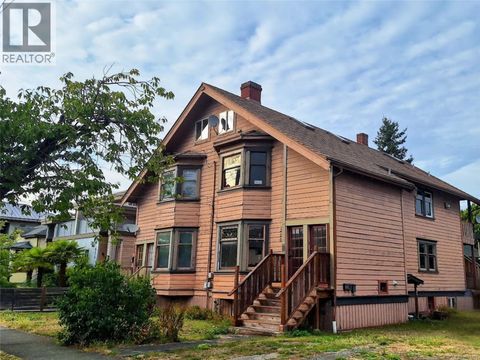 220 Michigan St Victoria BC V8V1R3