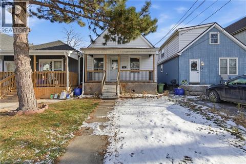 26 BAYFIELD Avenue Hamilton ON L8H3M4