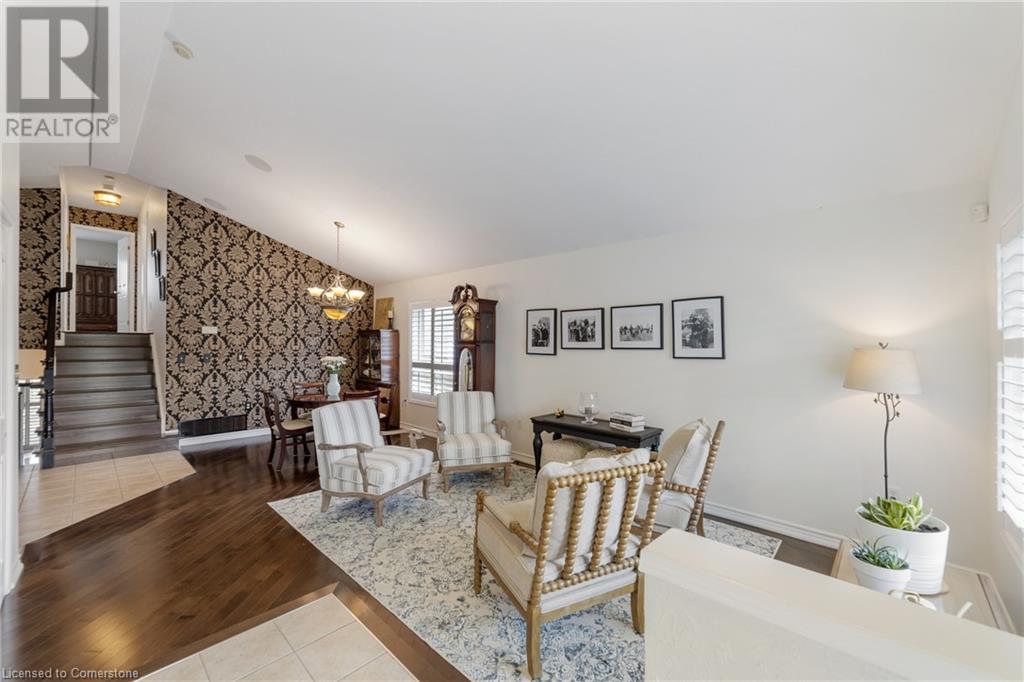 54 BRIAROSE Place