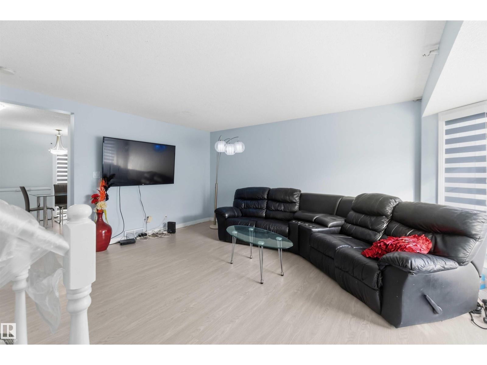 #8 15128 22 ST NW