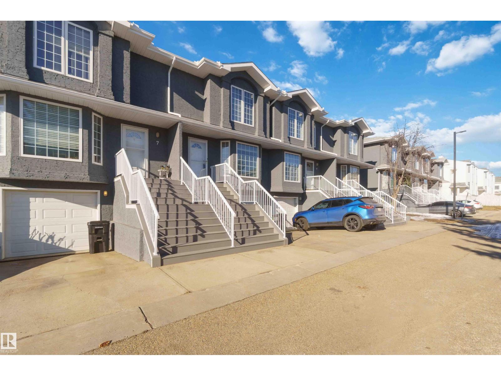 #8 15128 22 ST NW