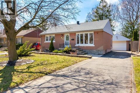 58 LOWREY Avenue S Cambridge ON N1R4Z6