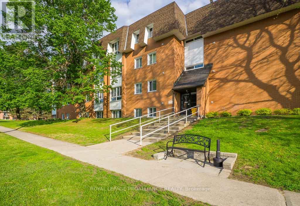 104 - 810 KYLE COURT W