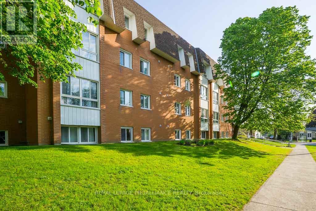 104 - 810 KYLE COURT W