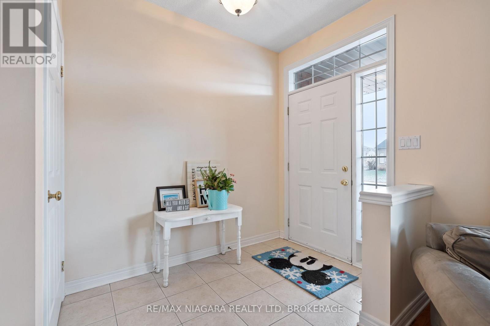 7 HONEY LOCUST CIRCLE