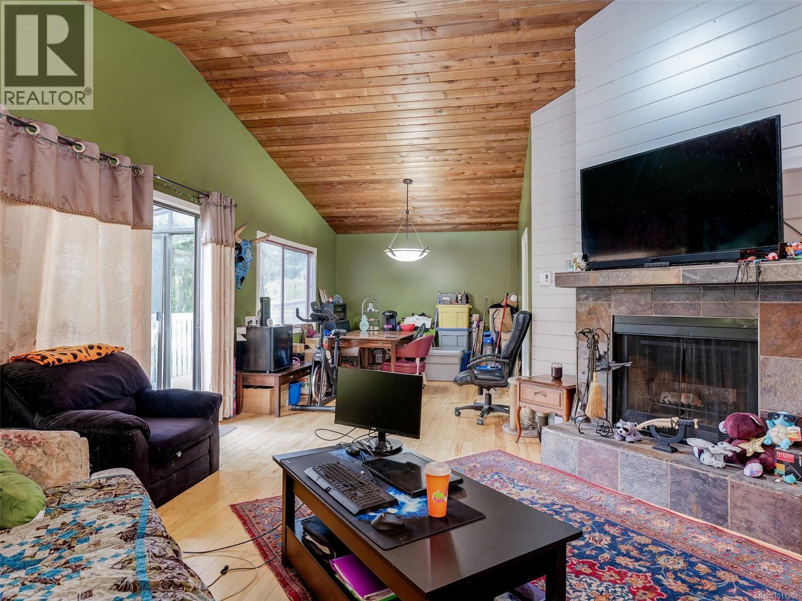 1544 Granada Cres
