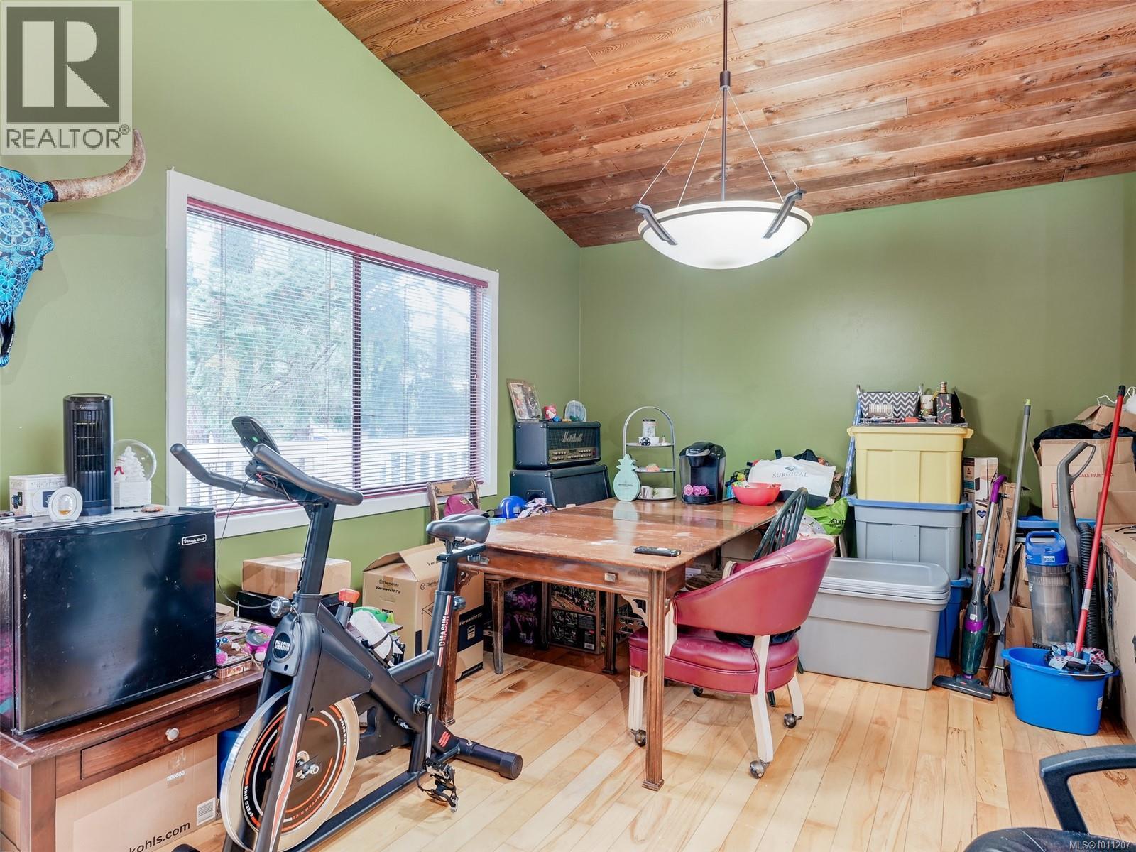 1544 Granada Cres