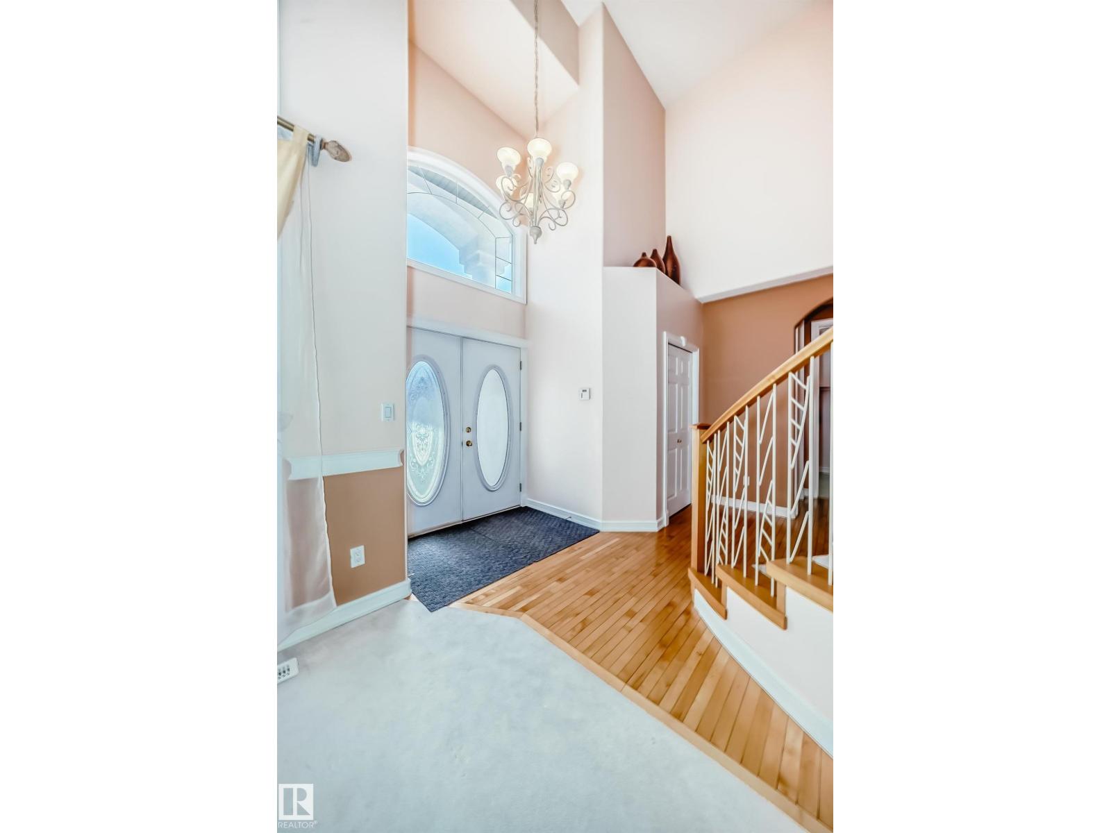 318 DARLINGTON CR NW