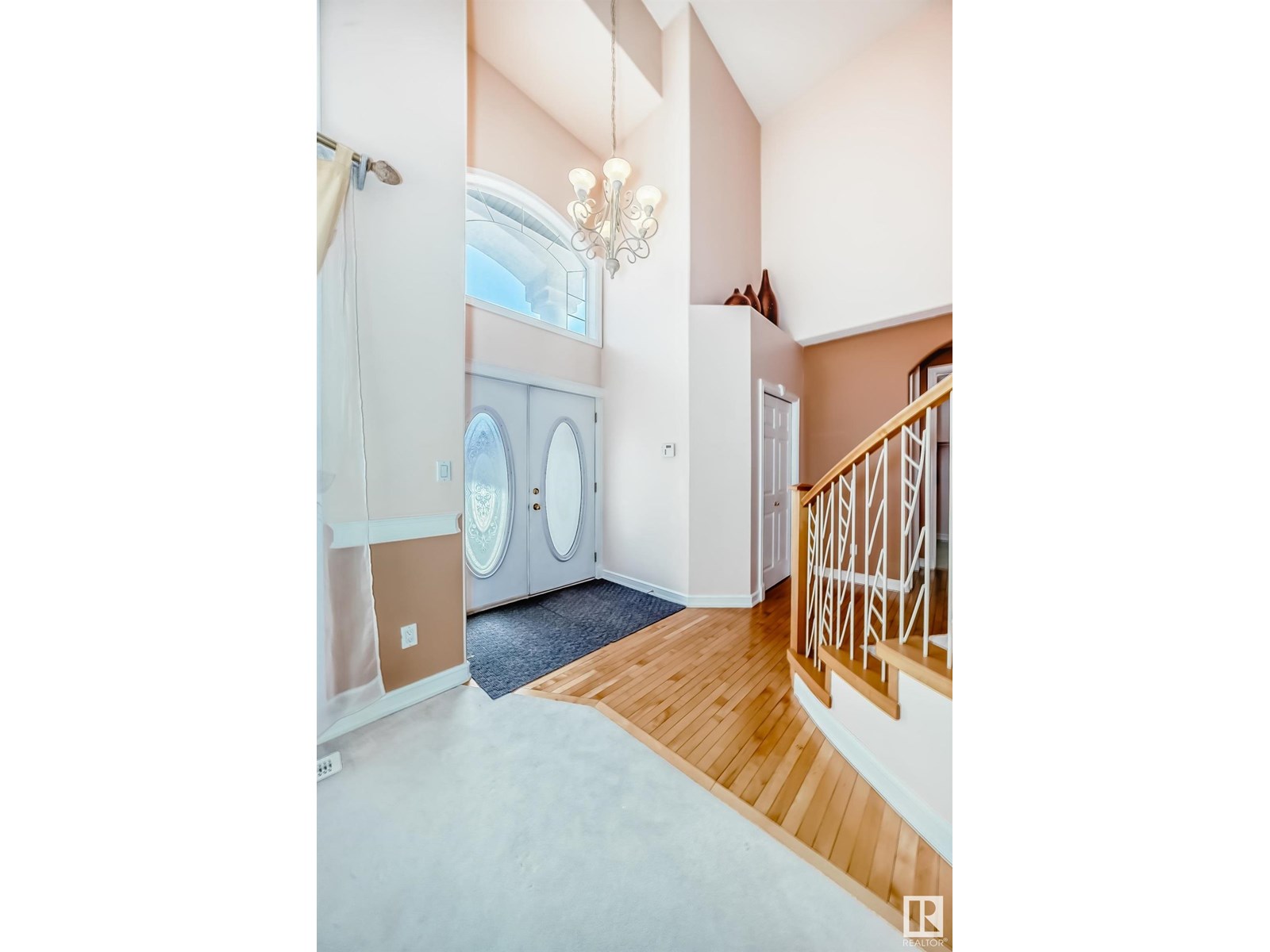318 DARLINGTON CR NW