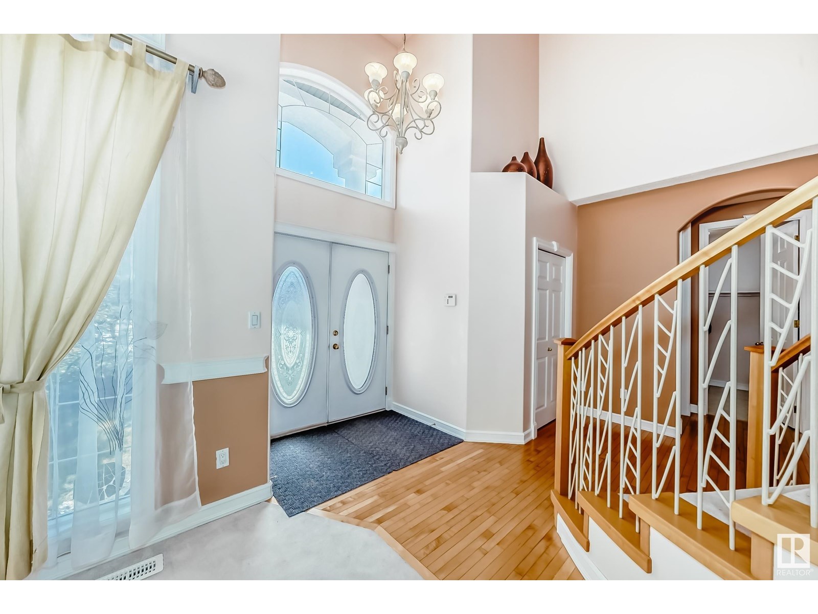 318 DARLINGTON CR NW