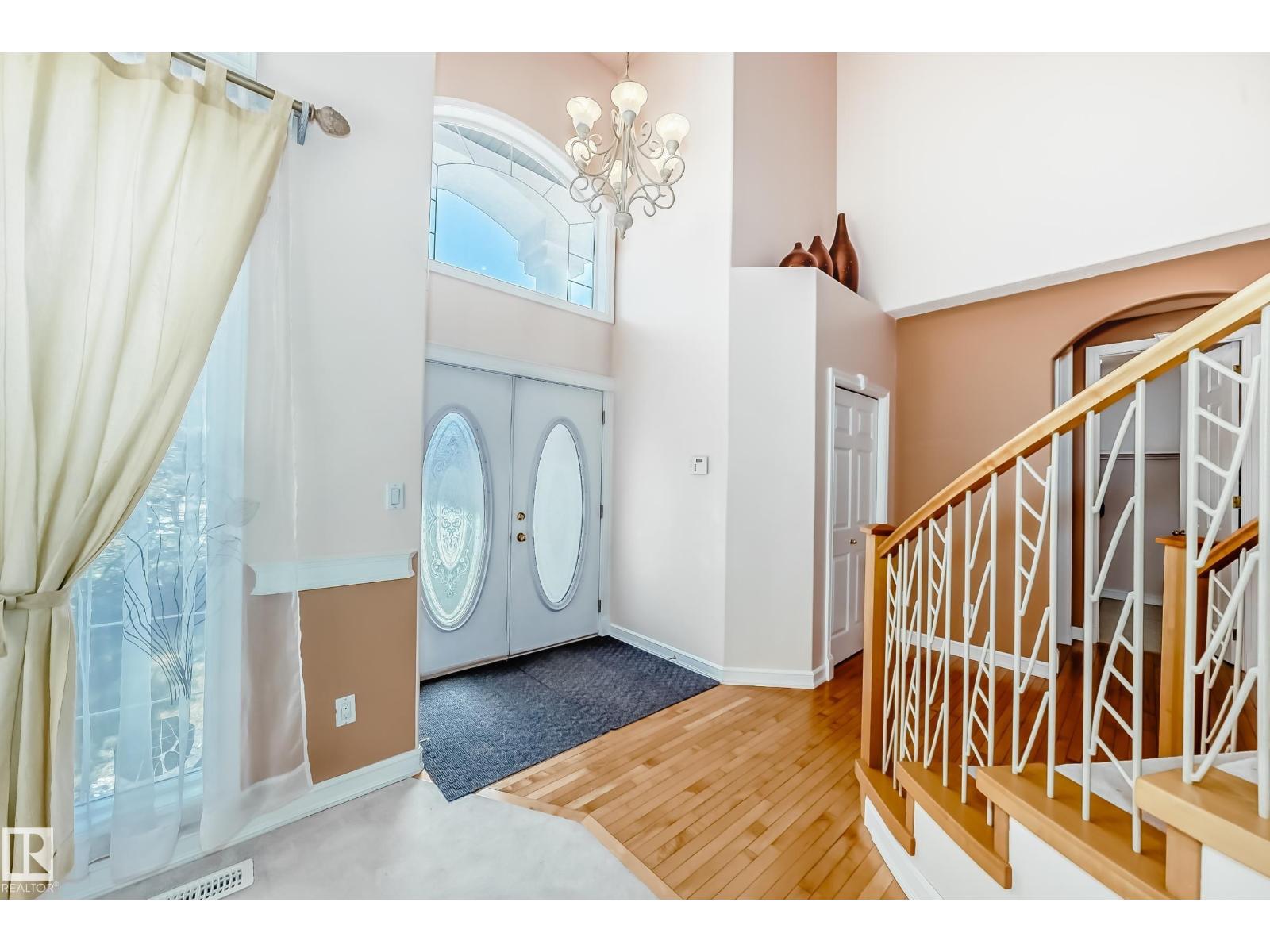 318 DARLINGTON CR NW