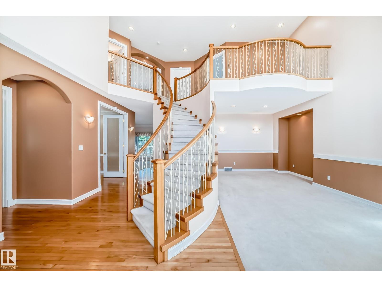 318 DARLINGTON CR NW