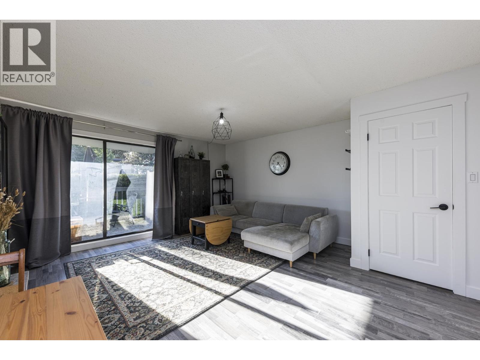 3132 LONSDALE AVENUE