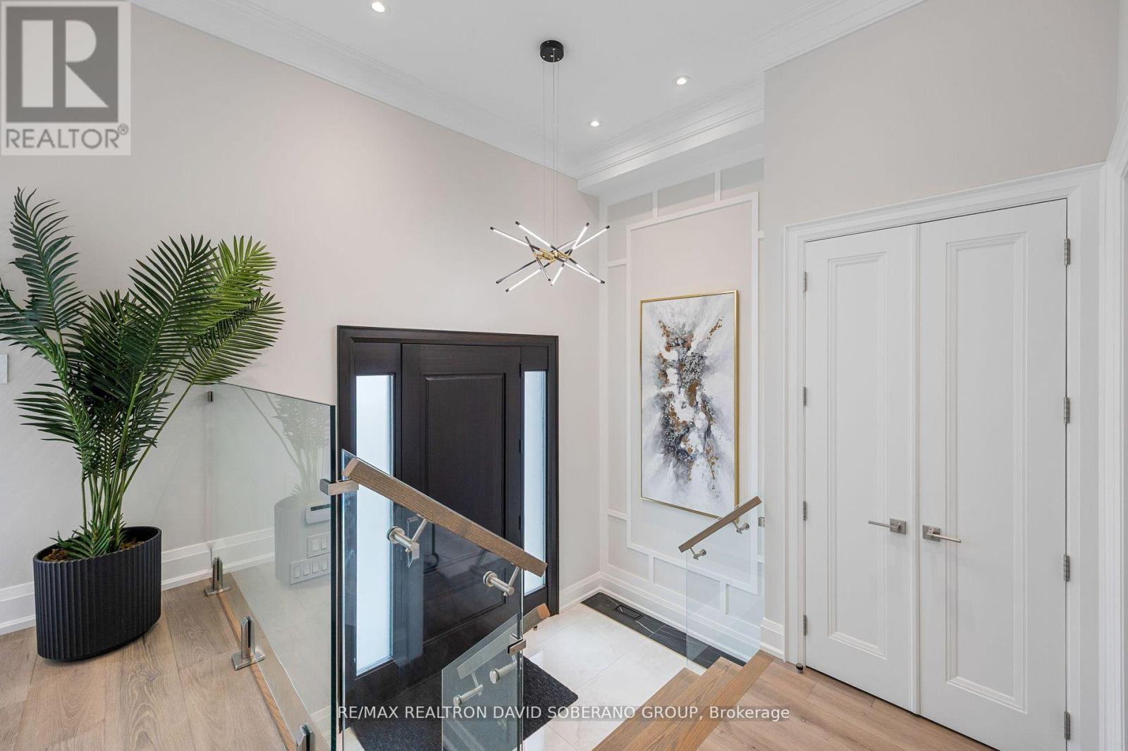 106 ALLINGHAM GARDENS