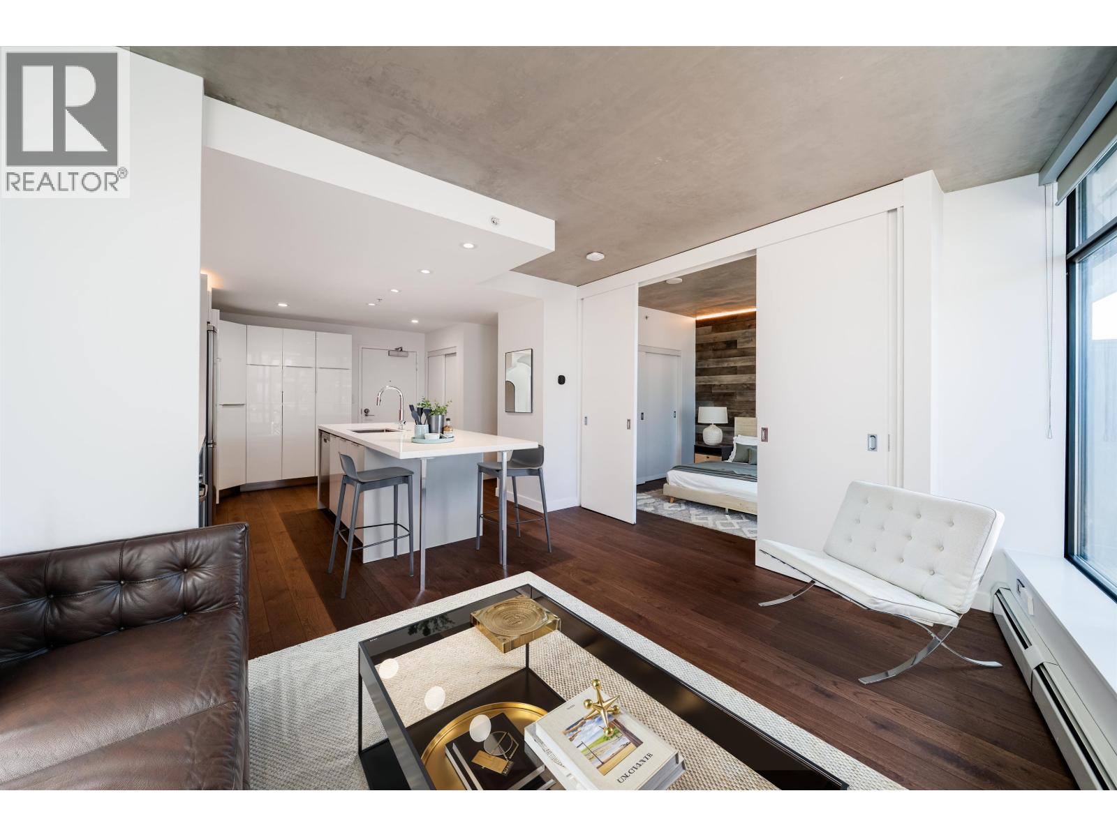 2508 108 W CORDOVA STREET