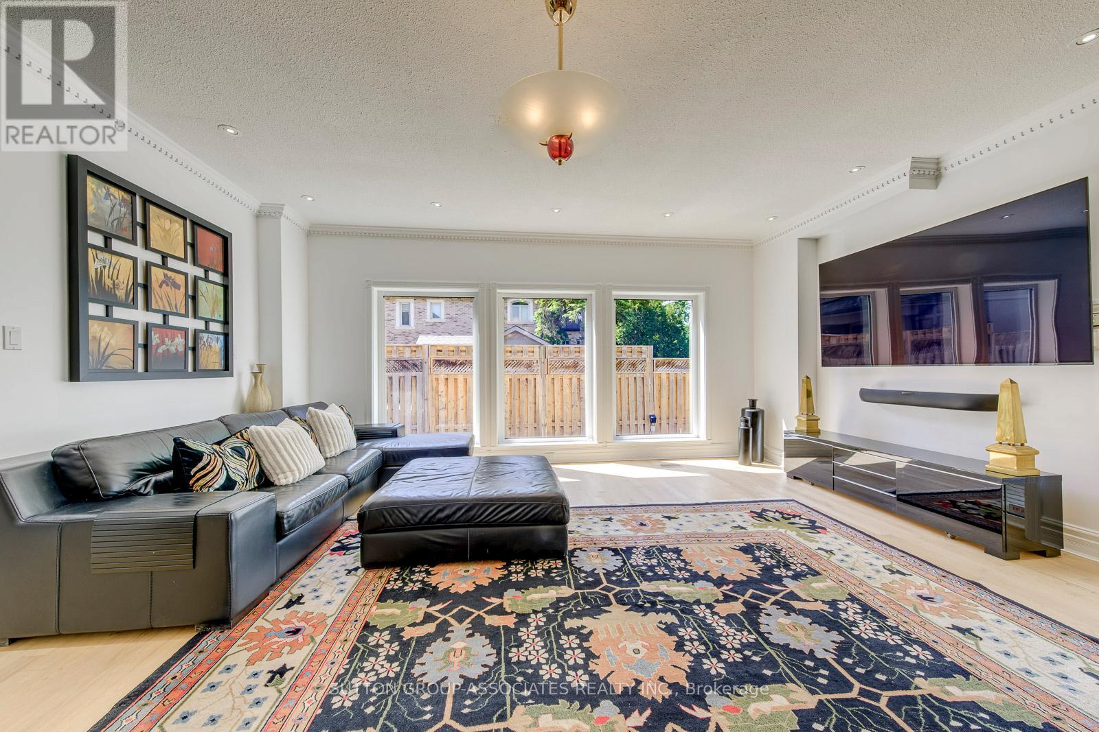 18 MARTIN GROVE ROAD