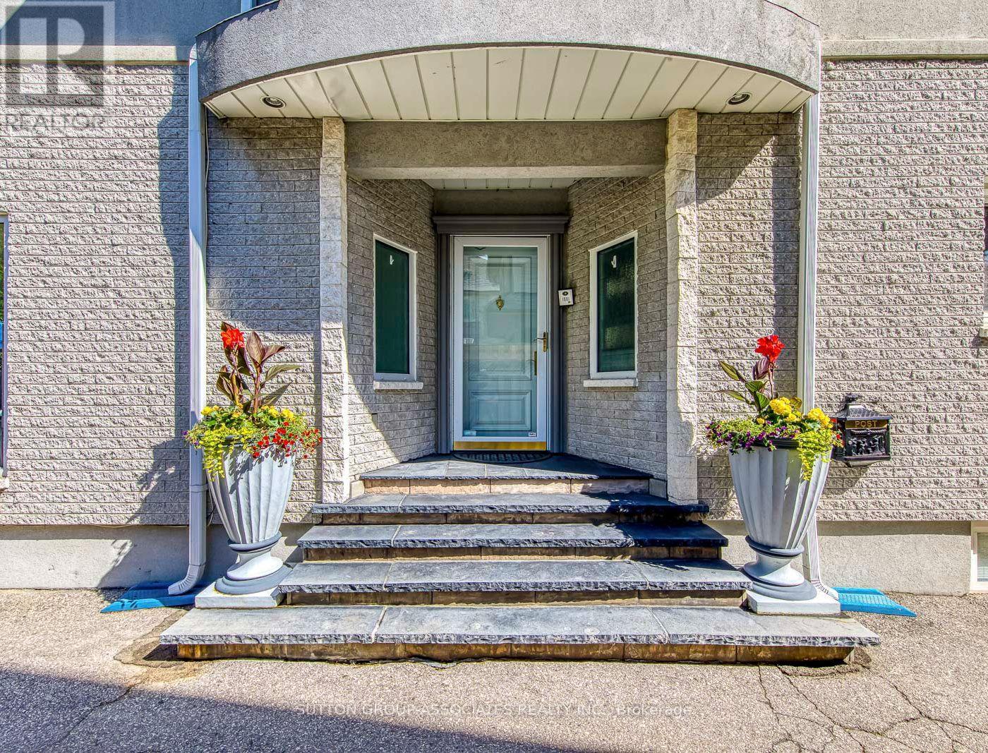18 MARTIN GROVE ROAD