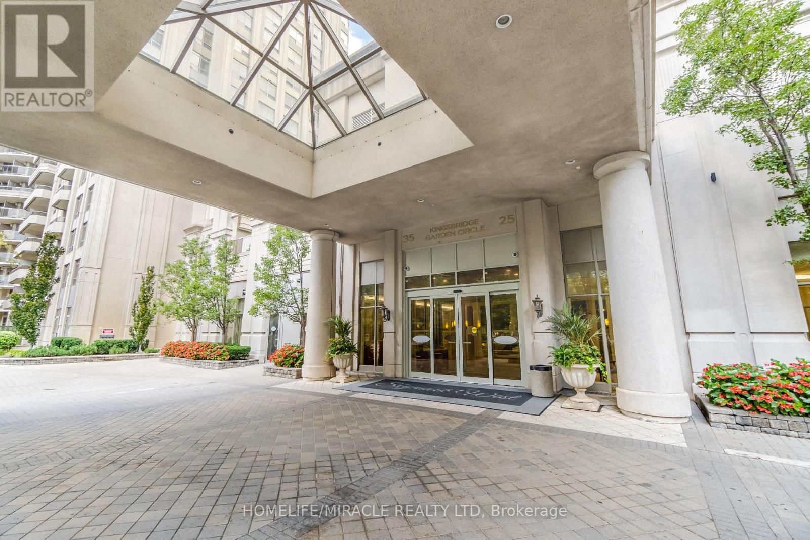 803 - 35 KINGSBRIDGE GARDEN CIRCLE