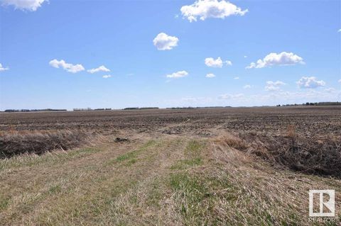 RR 261 TWP RD 570 Rural Sturgeon County AB T8R1P5