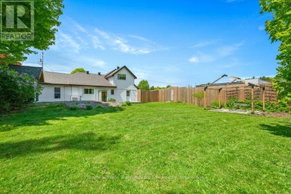 17 JOSEPH STREET Parry Sound ON P2A2G3
