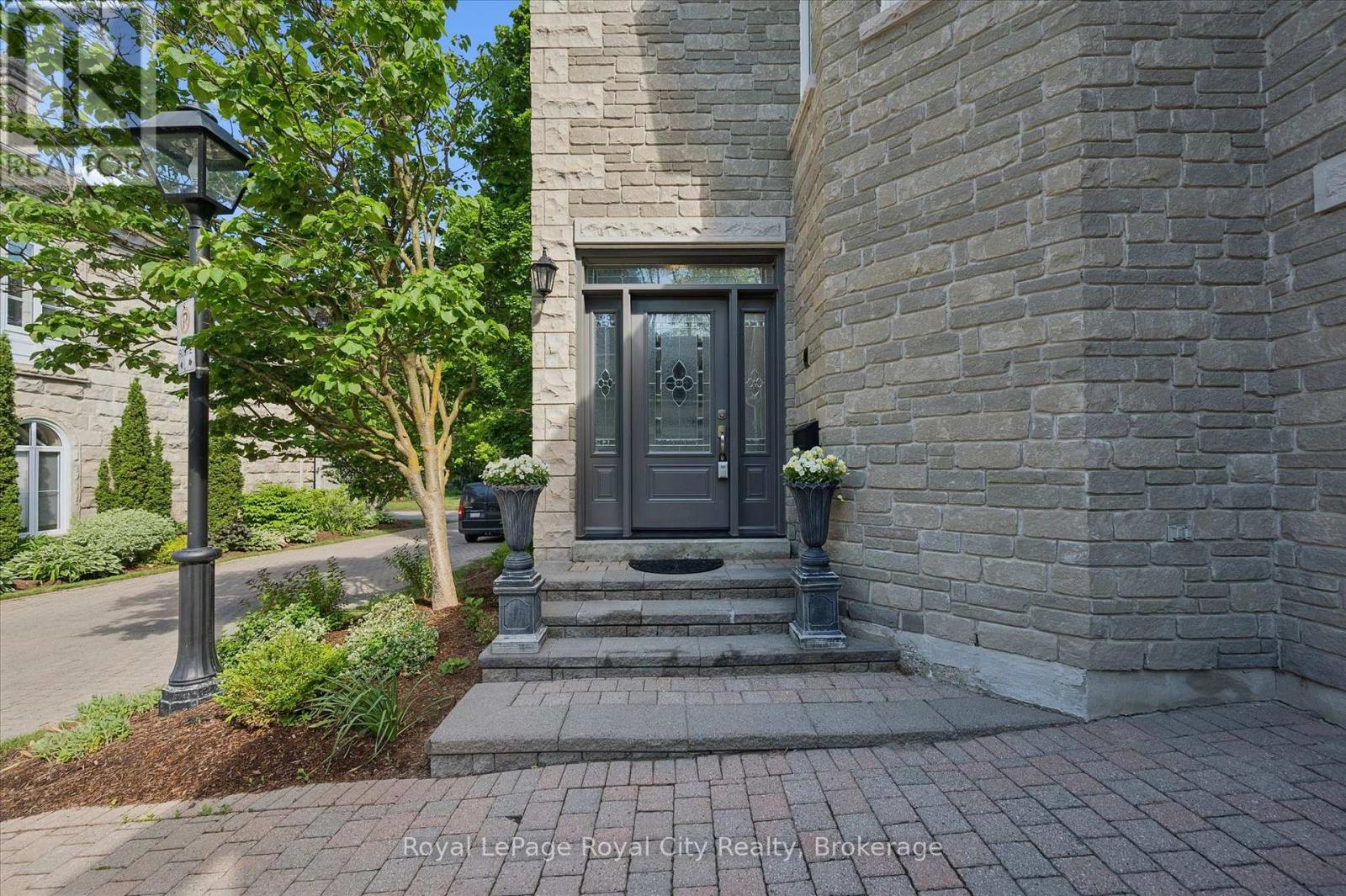 11 - 25 MANOR PARK CRESCENT
