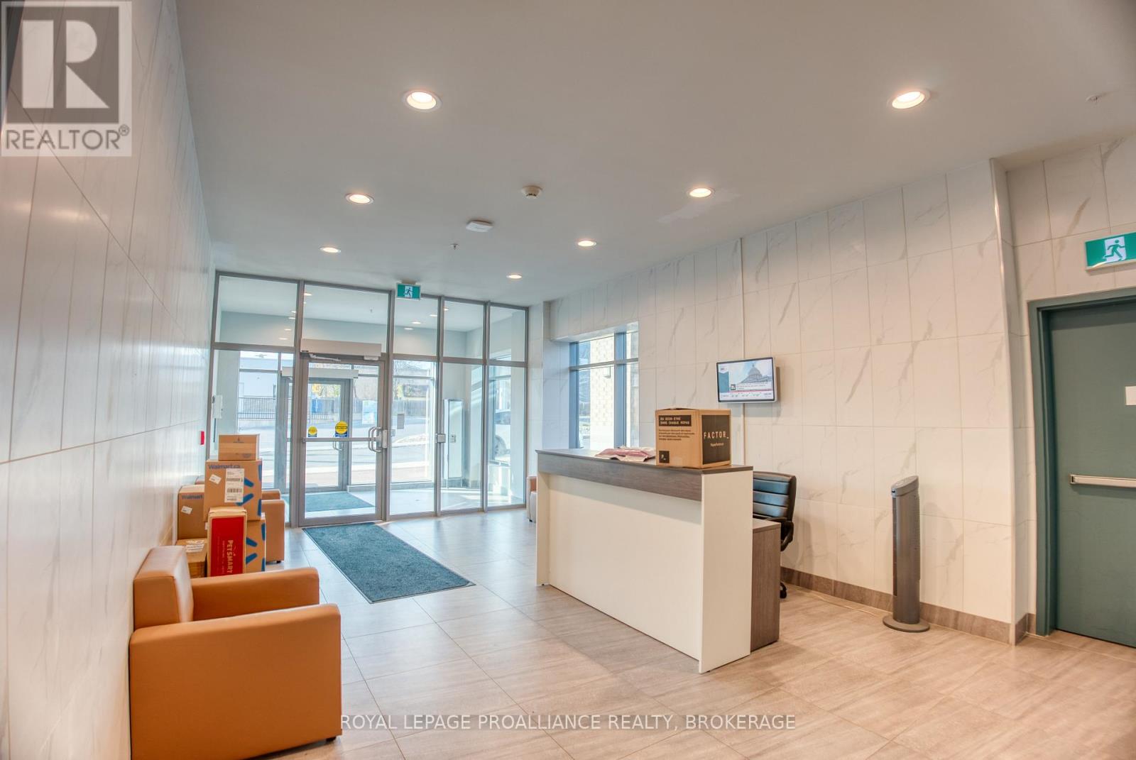 1015 - 652 PRINCESS STREET N