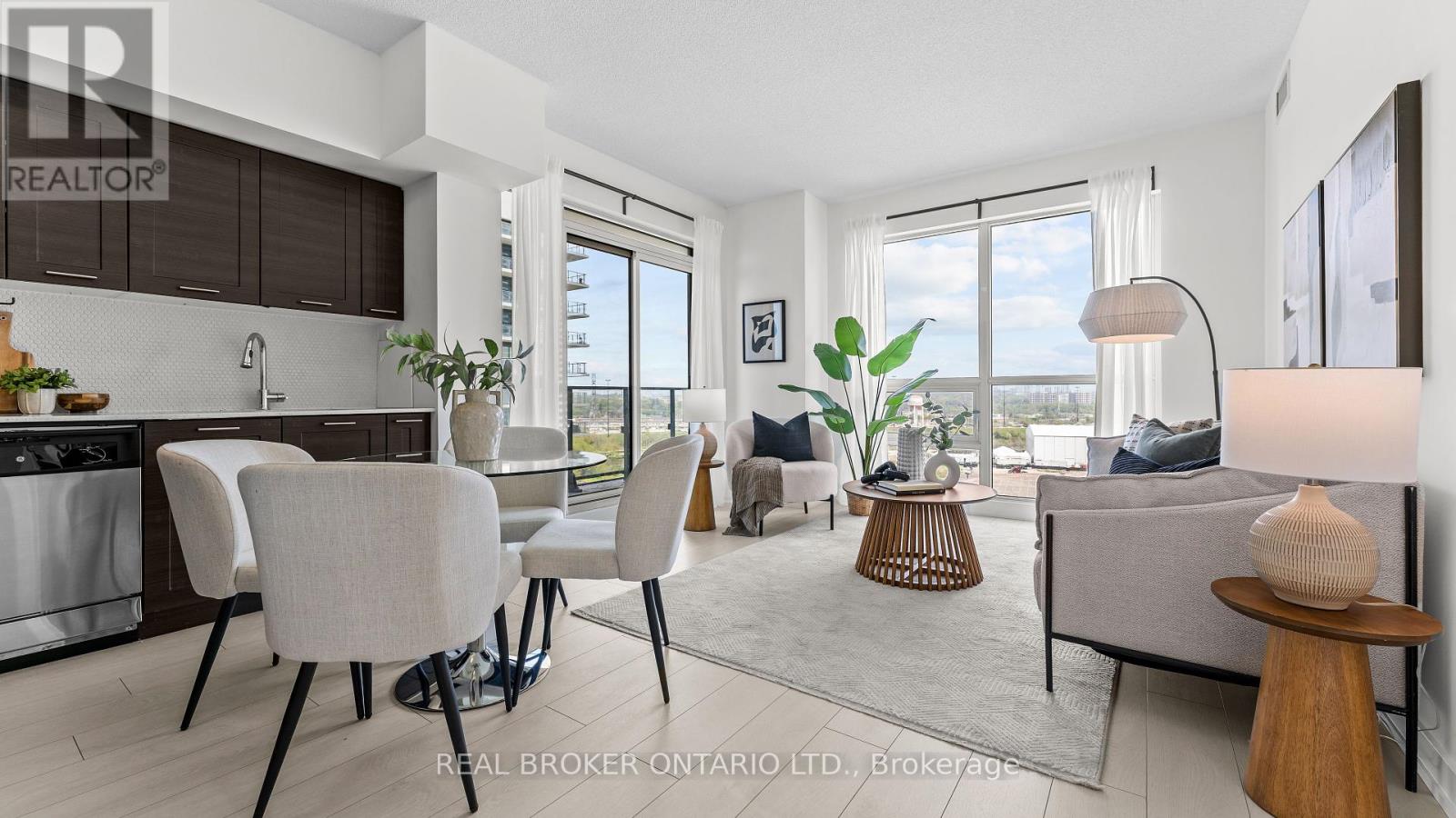 1604 - 2220 LAKE SHORE BOULEVARD W