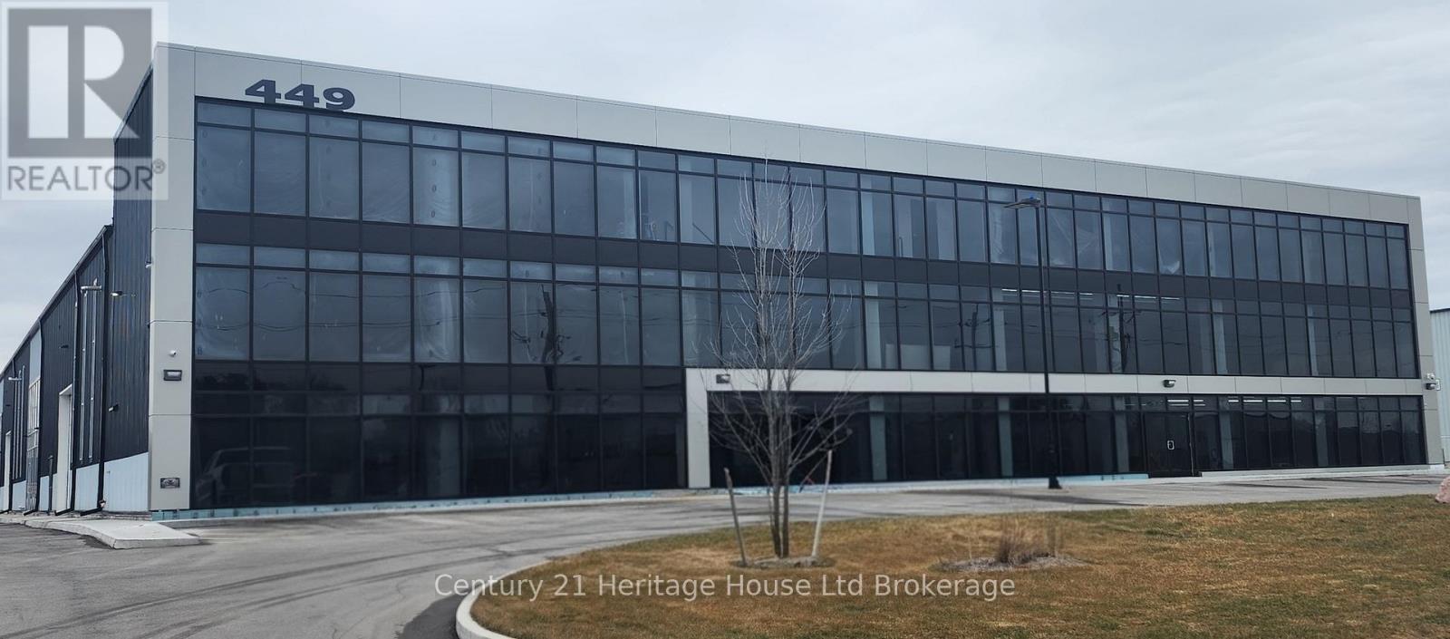 Photo 1 of 12 — 2 - 449 GRIFFIN WAY Unit 2, Woodstock (Woodstock - North), ON N4T0N2