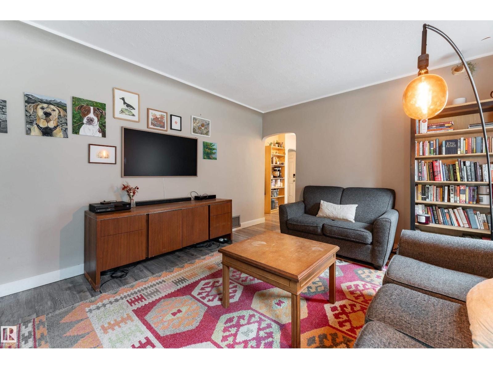 11228 67 ST NW