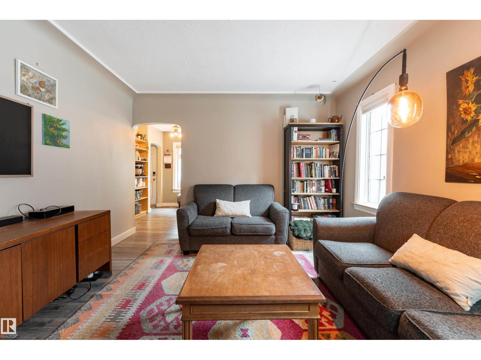 11228 67 ST NW