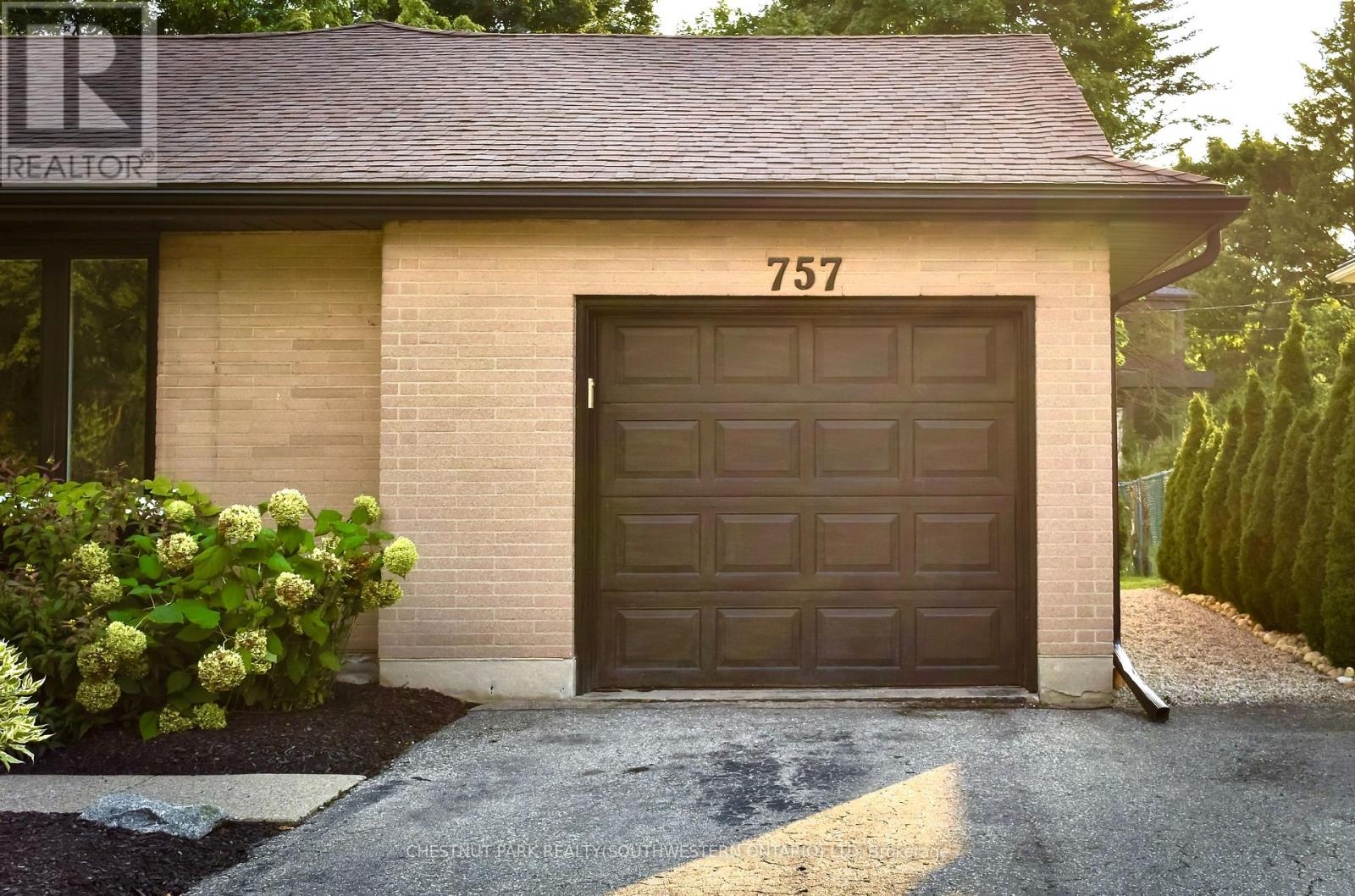 757 WESTMOUNT ROAD W