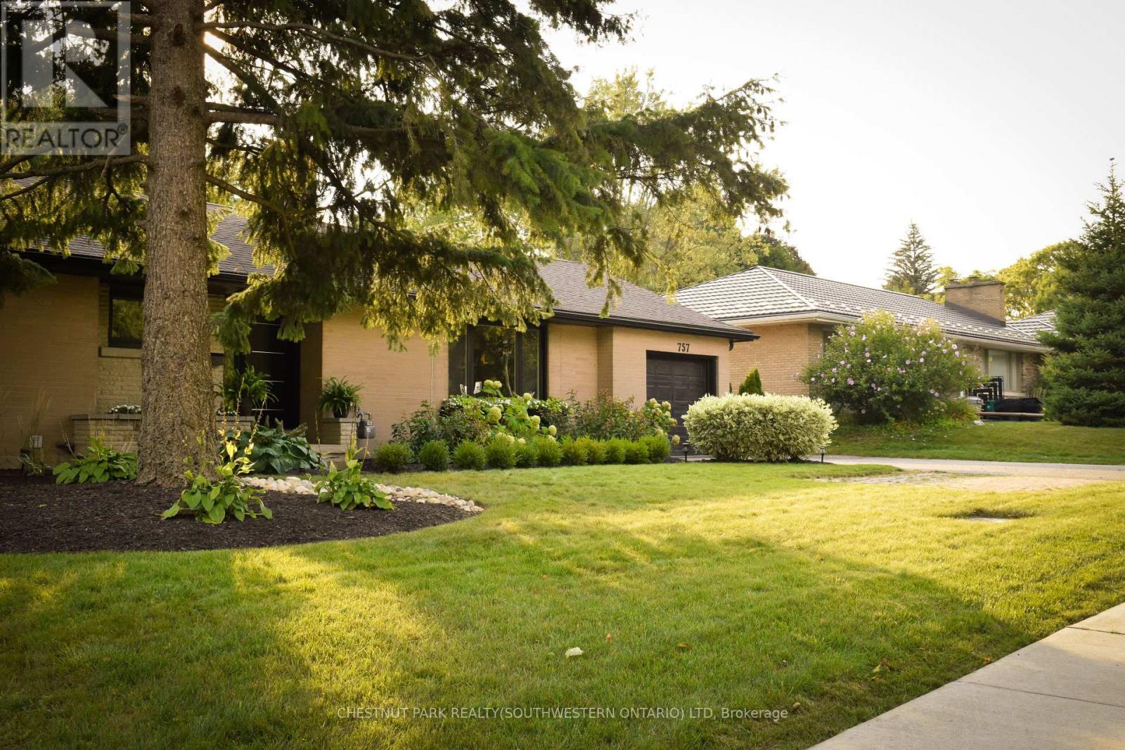 757 WESTMOUNT ROAD W