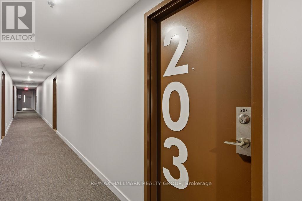 203 - 360 MCLEOD STREET