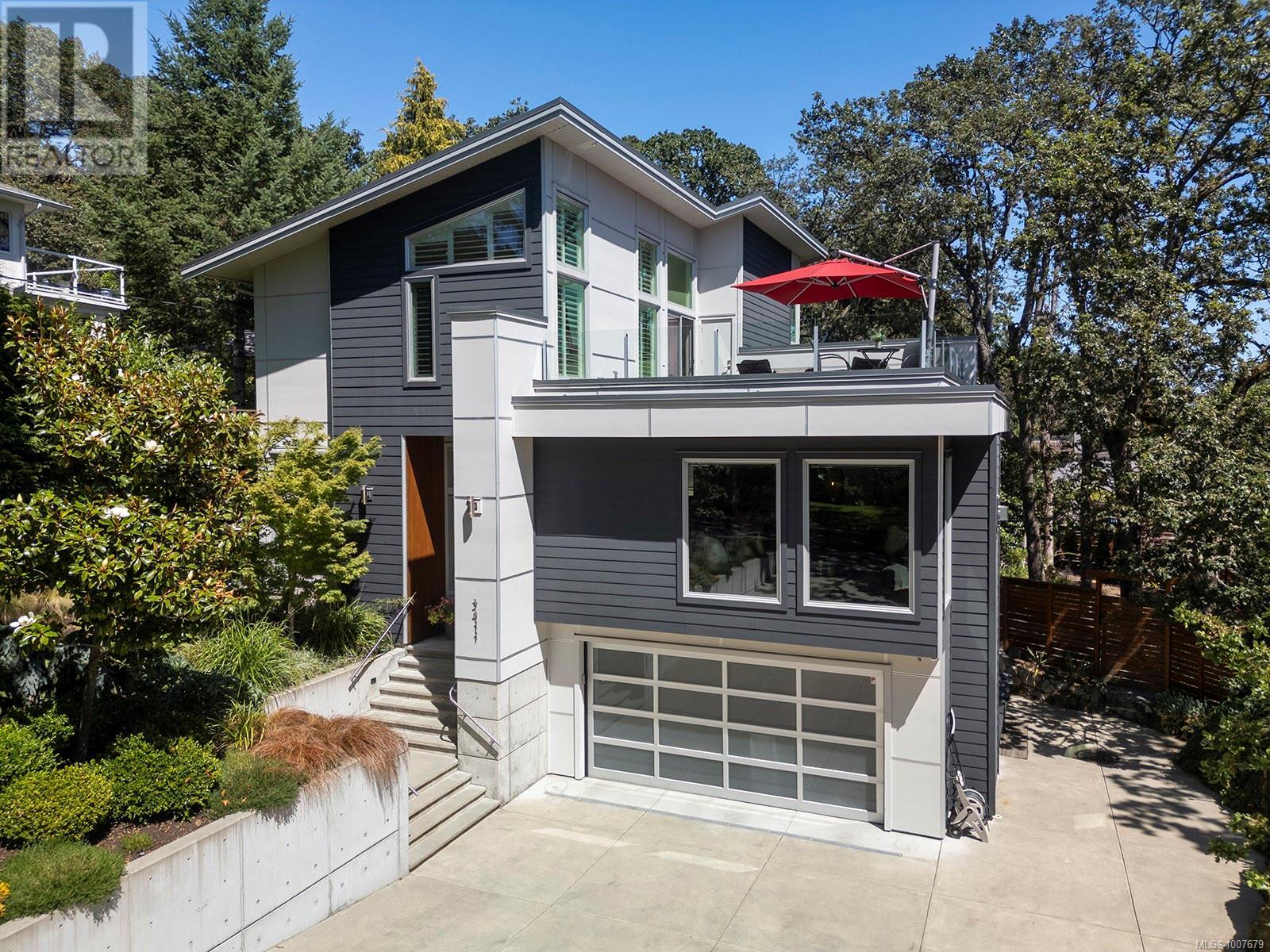 3411 Mayfair Dr