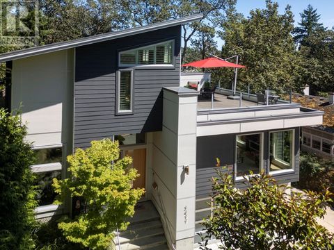 3411 Mayfair Dr Saanich BC V8P1R2