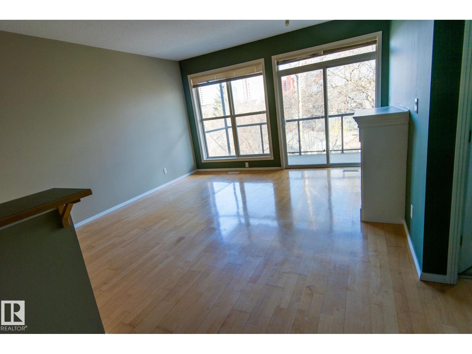 #412 11039 83 AV NW