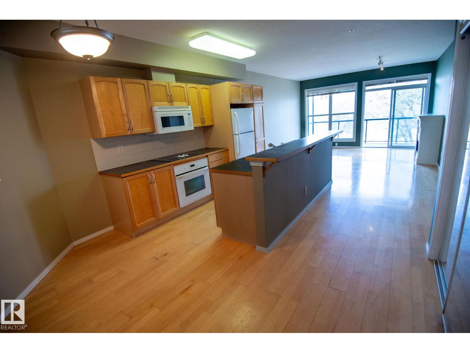 #412 11039 83 AV NW